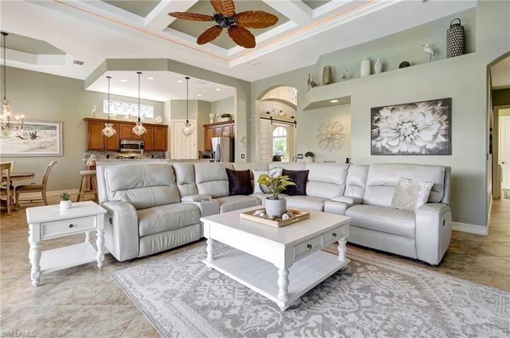 7636 Sussex CT, NAPLES FL 34113