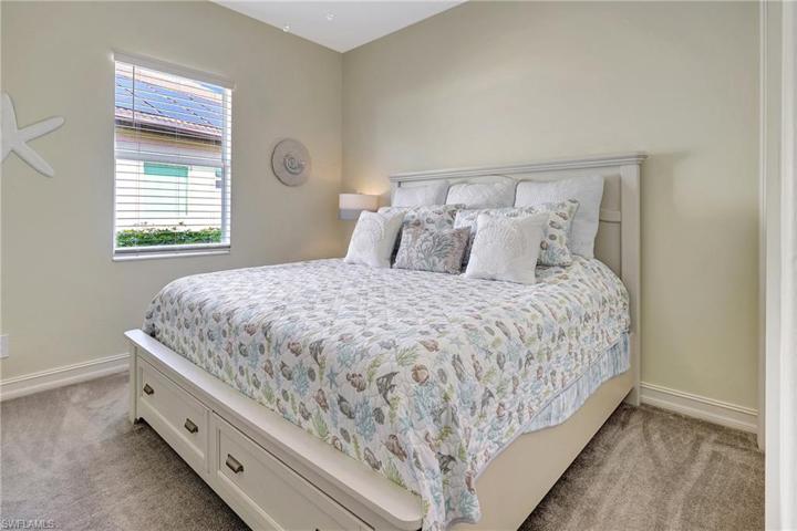 Guest bedroom 2 fits king size bed