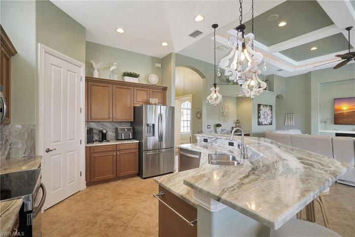 7636 Sussex CT, NAPLES FL 34113