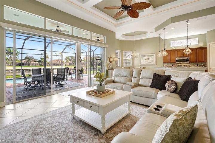 7636 Sussex CT, NAPLES FL 34113