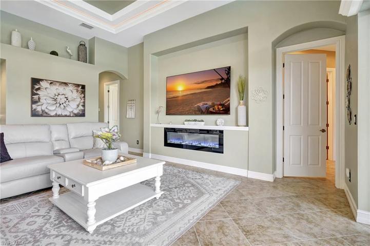 7636 Sussex CT, NAPLES FL 34113