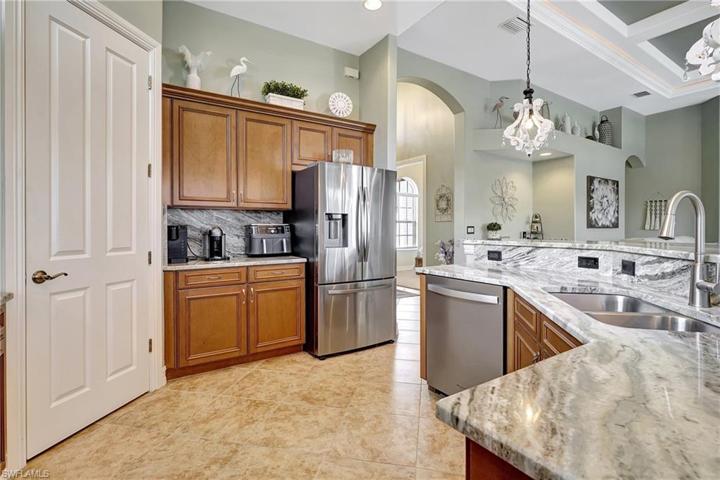 7636 Sussex CT, NAPLES FL 34113