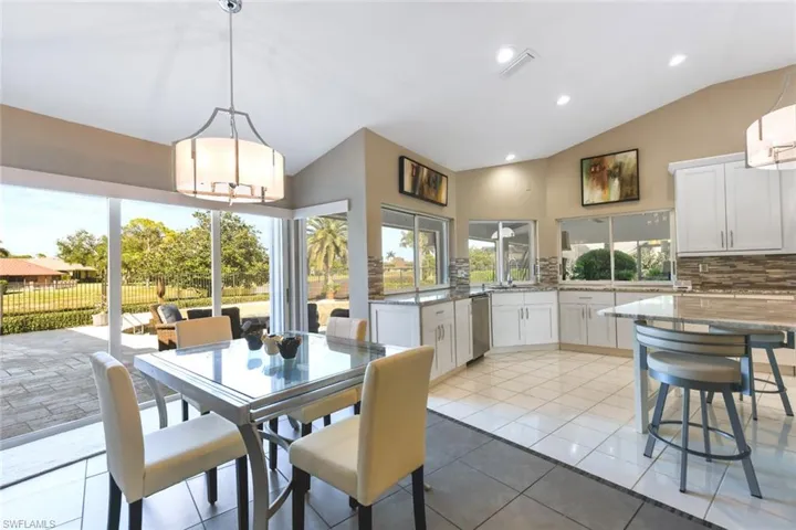 Breakfast dining space just off the kitchen