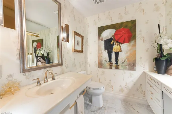 Guest powder bath