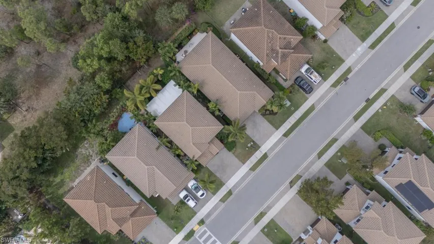 Birds eye view of property