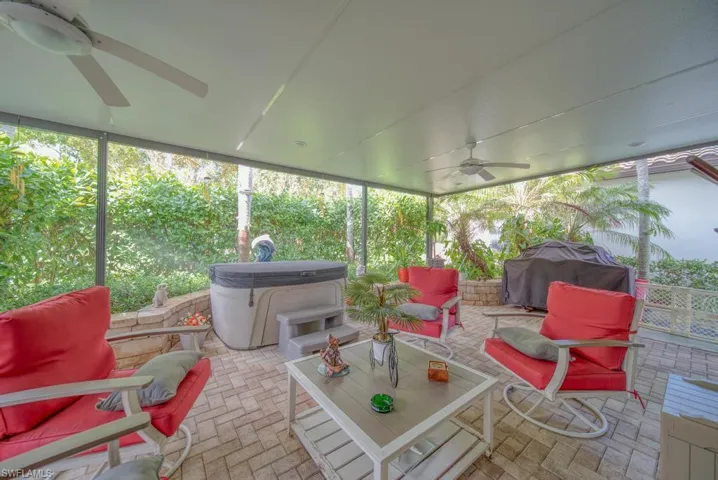 Sunroom with ceiling fan