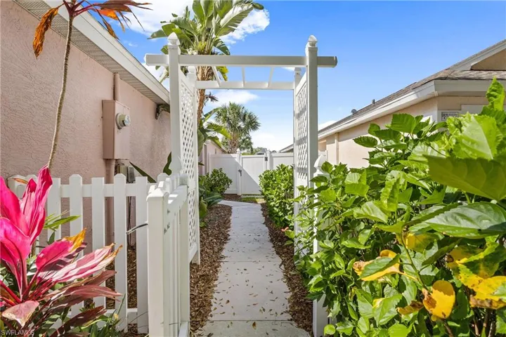 14936 Sterling Oaks Dr, Naples Fl 34110