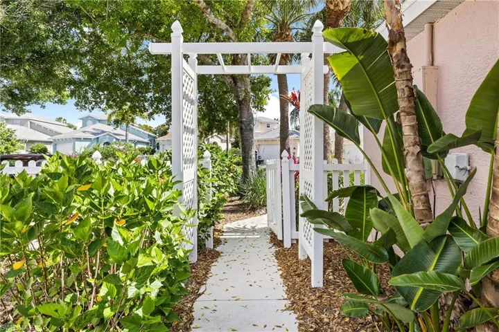 14936 Sterling Oaks Dr, Naples Fl 34110