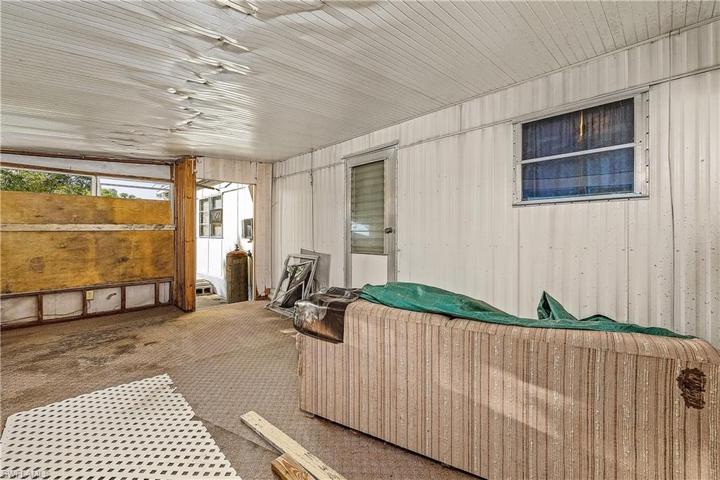 Screen porch