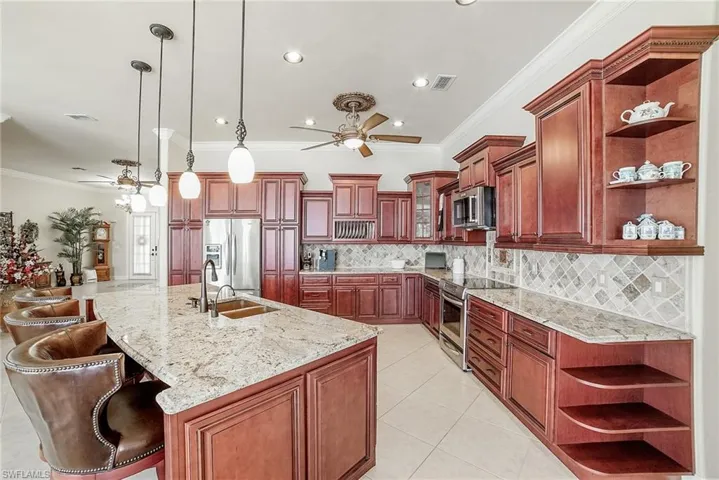 849 SE 3rd TER, CAPE CORAL FL 33990