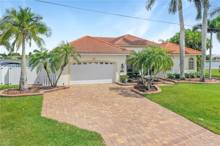 849 SE 3rd TER, CAPE CORAL FL 33990