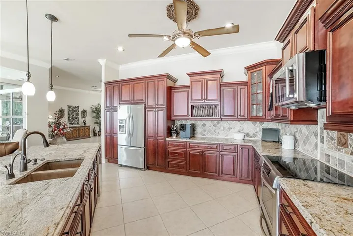 849 SE 3rd TER, CAPE CORAL FL 33990