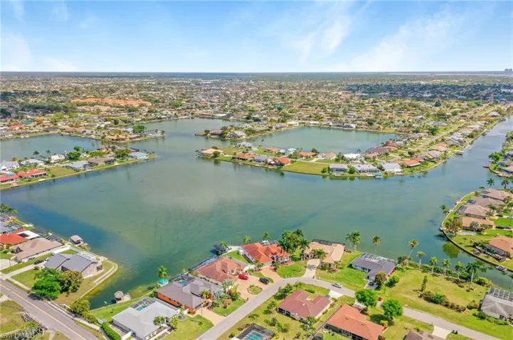 849 SE 3rd TER, CAPE CORAL FL 33990