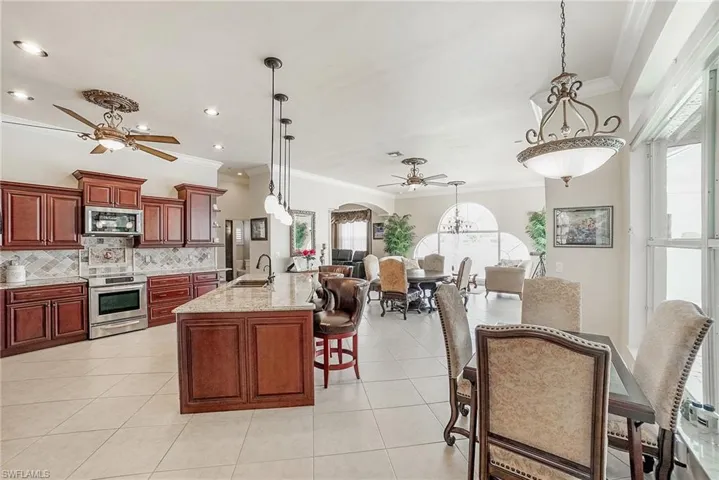 849 SE 3rd TER, CAPE CORAL FL 33990