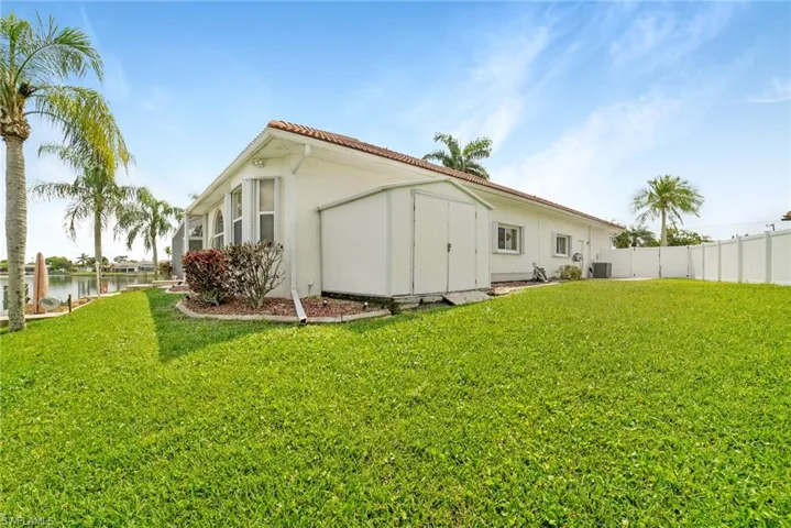 849 SE 3rd TER, CAPE CORAL FL 33990
