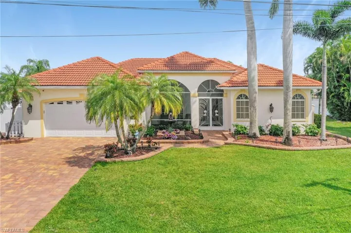 849 SE 3rd TER, CAPE CORAL FL 33990