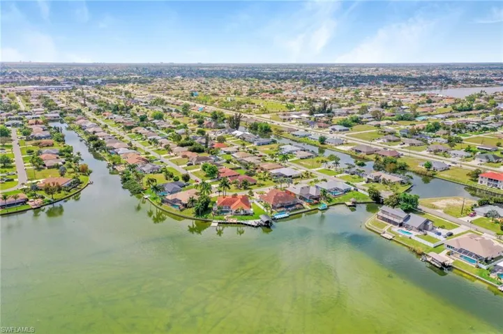 849 SE 3rd TER, CAPE CORAL FL 33990