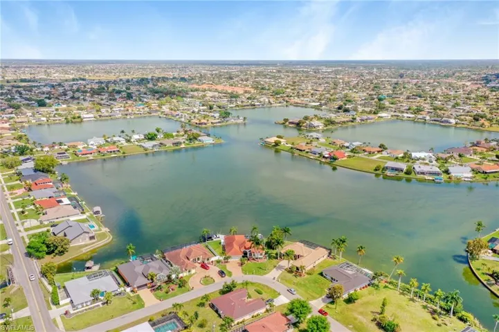 849 SE 3rd TER, CAPE CORAL FL 33990