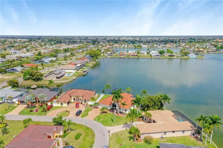 849 SE 3rd TER, CAPE CORAL FL 33990