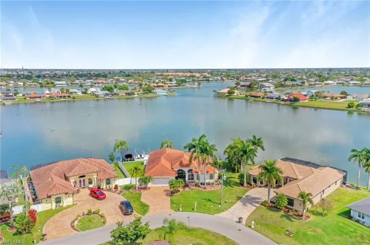 849 SE 3rd TER, CAPE CORAL FL 33990