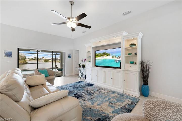 The ideal spot for game day or a movie night