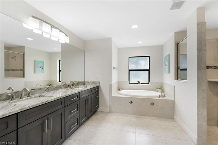The master en-suite bathroom