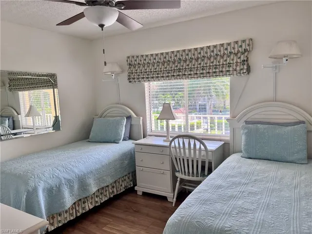 Bedroom with ceiling fan and twin beds