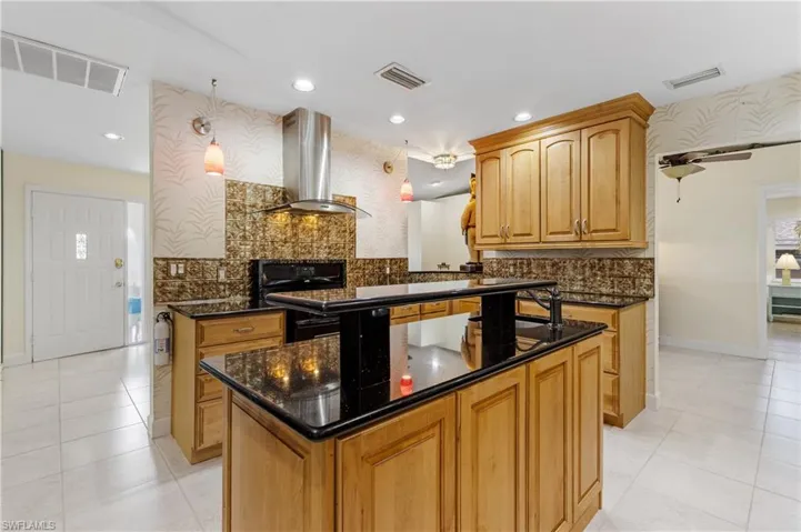 Center prep and serving island in Kitchen