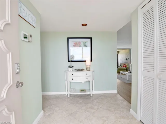 10525  Gulf Shore  DR, Naples, FL 34108
