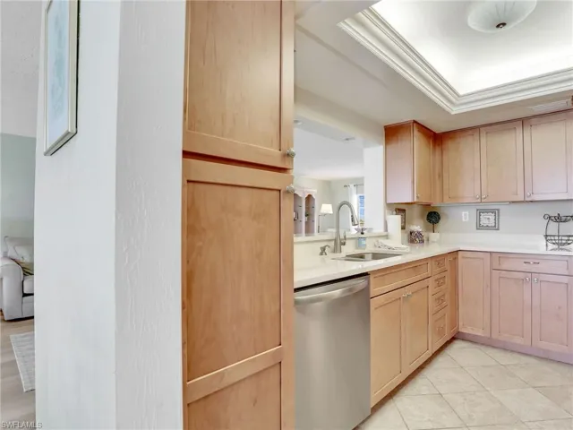 10525  Gulf Shore  DR, Naples, FL 34108