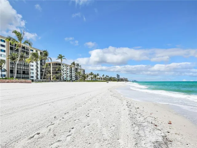 10525  Gulf Shore  DR, Naples, FL 34108
