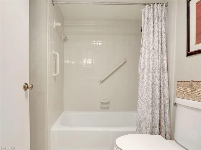 10525  Gulf Shore  DR, Naples, FL 34108