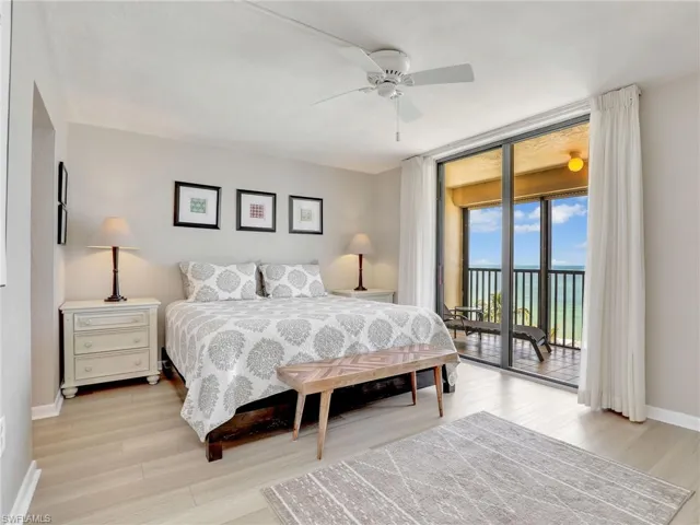 10525  Gulf Shore  DR, Naples, FL 34108