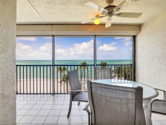 10525  Gulf Shore  DR, Naples, FL 34108