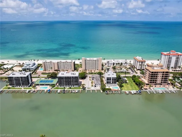 10525  Gulf Shore  DR, Naples, FL 34108