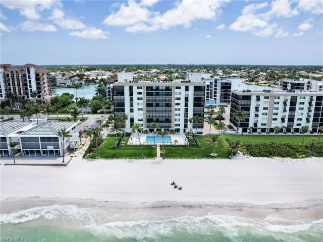 10525  Gulf Shore  DR, Naples, FL 34108