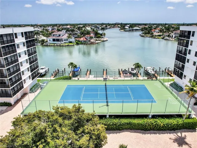 10525  Gulf Shore  DR, Naples, FL 34108