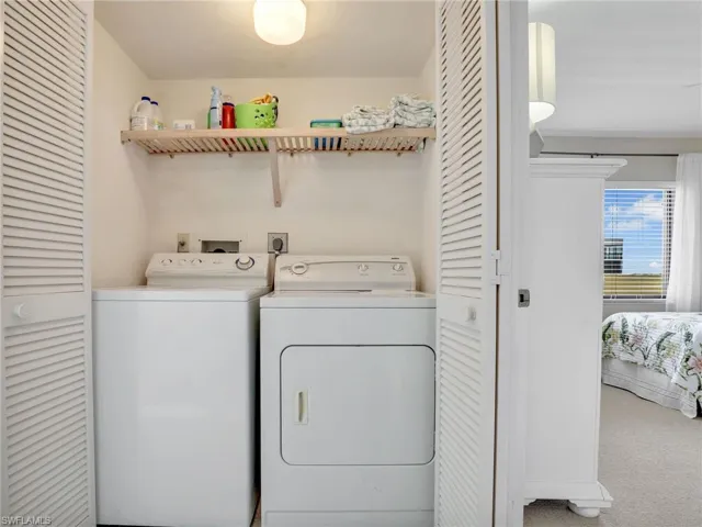 10525  Gulf Shore  DR, Naples, FL 34108
