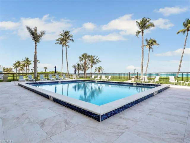 10525  Gulf Shore  DR, Naples, FL 34108