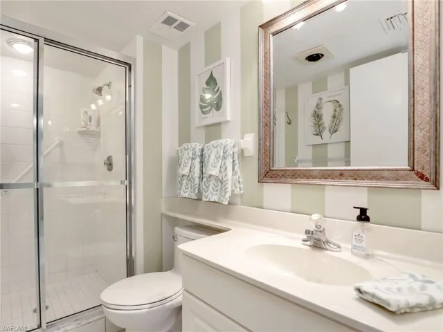 10525  Gulf Shore  DR, Naples, FL 34108