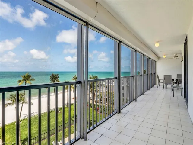 10525  Gulf Shore  DR, Naples, FL 34108