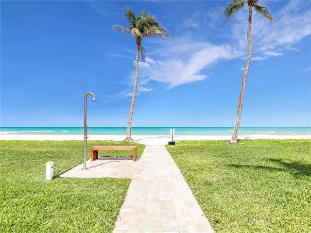 10525  Gulf Shore  DR, Naples, FL 34108