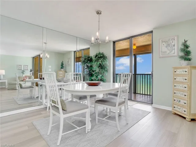 10525  Gulf Shore  DR, Naples, FL 34108