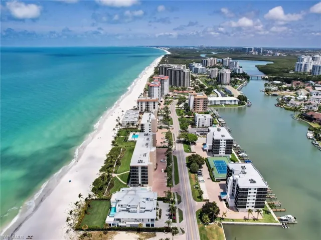 10525  Gulf Shore  DR, Naples, FL 34108