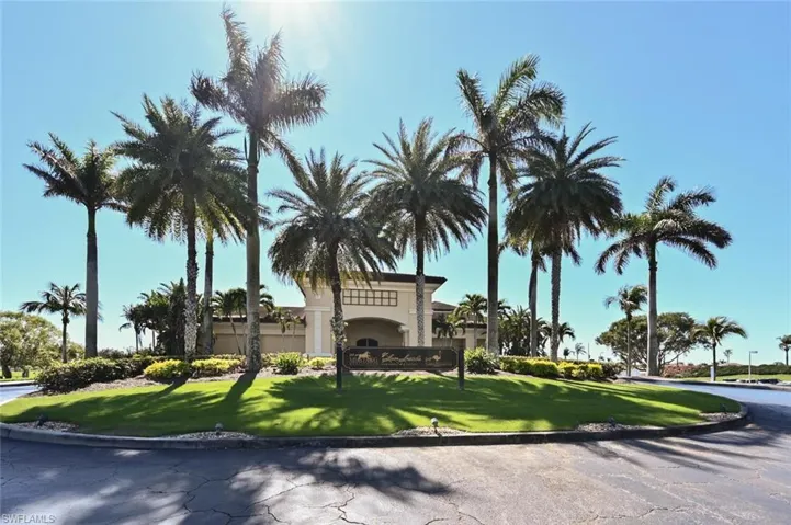 7563  Moorgate Point  WAY, Naples, FL 34113
