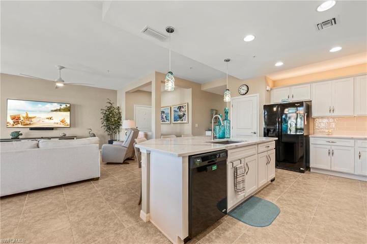 15153 Palmer Lake CIR # 103, NAPLES FL 34109