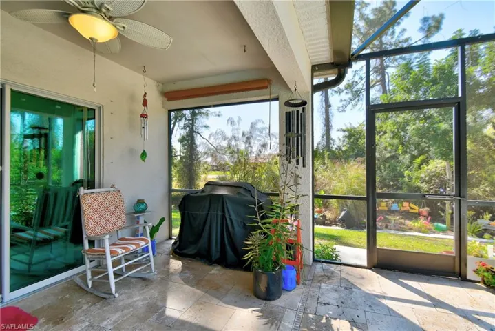 Sunroom / solarium with ceiling fan