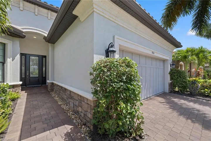 9515 Campanile Cir, Naples, Florida 34114