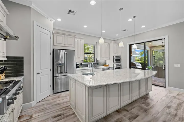 9515 Campanile Cir, Naples, Florida 34114