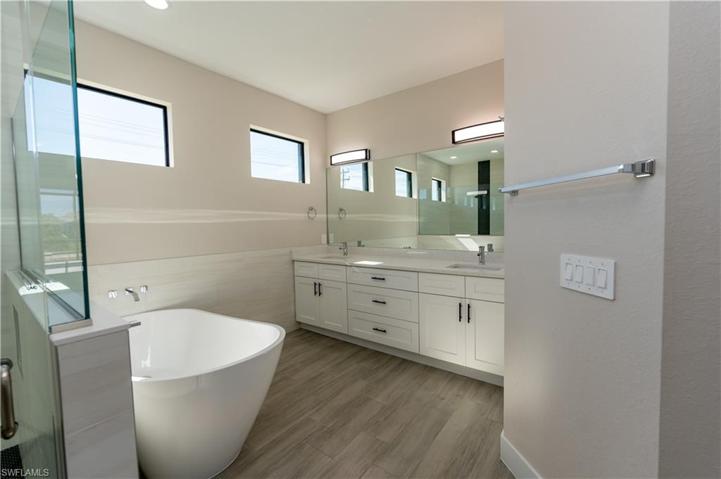 2305 SW 32nd ST, CAPE CORAL FL 33914